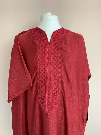 Red linen thobe chest zoom